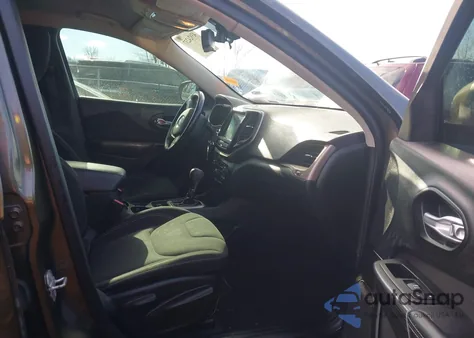 2015 Jeep Cherokee Latitude z USA, uszkodzony, nr VIN 1C4PJLCB6FW658373